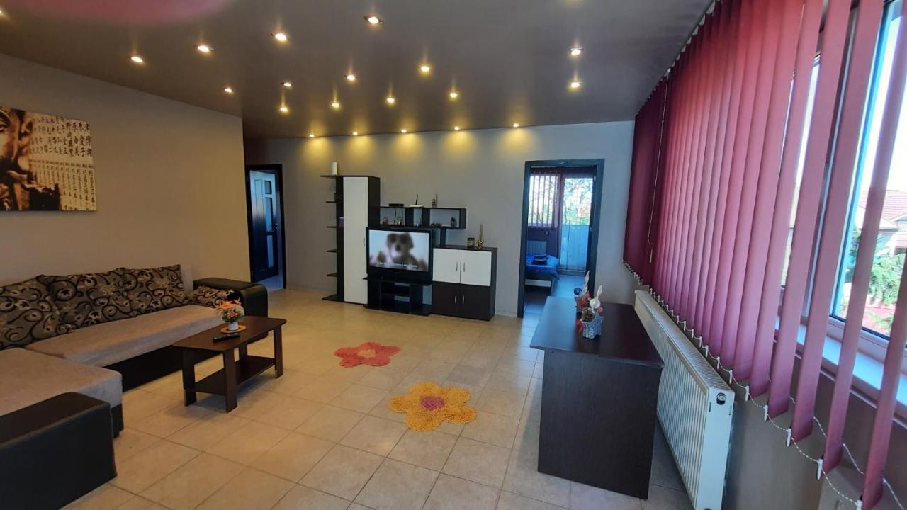 Spacious, Modern Condo In New Villa - Sleeps 6 บูคาเรสต์ ภายนอก รูปภาพ