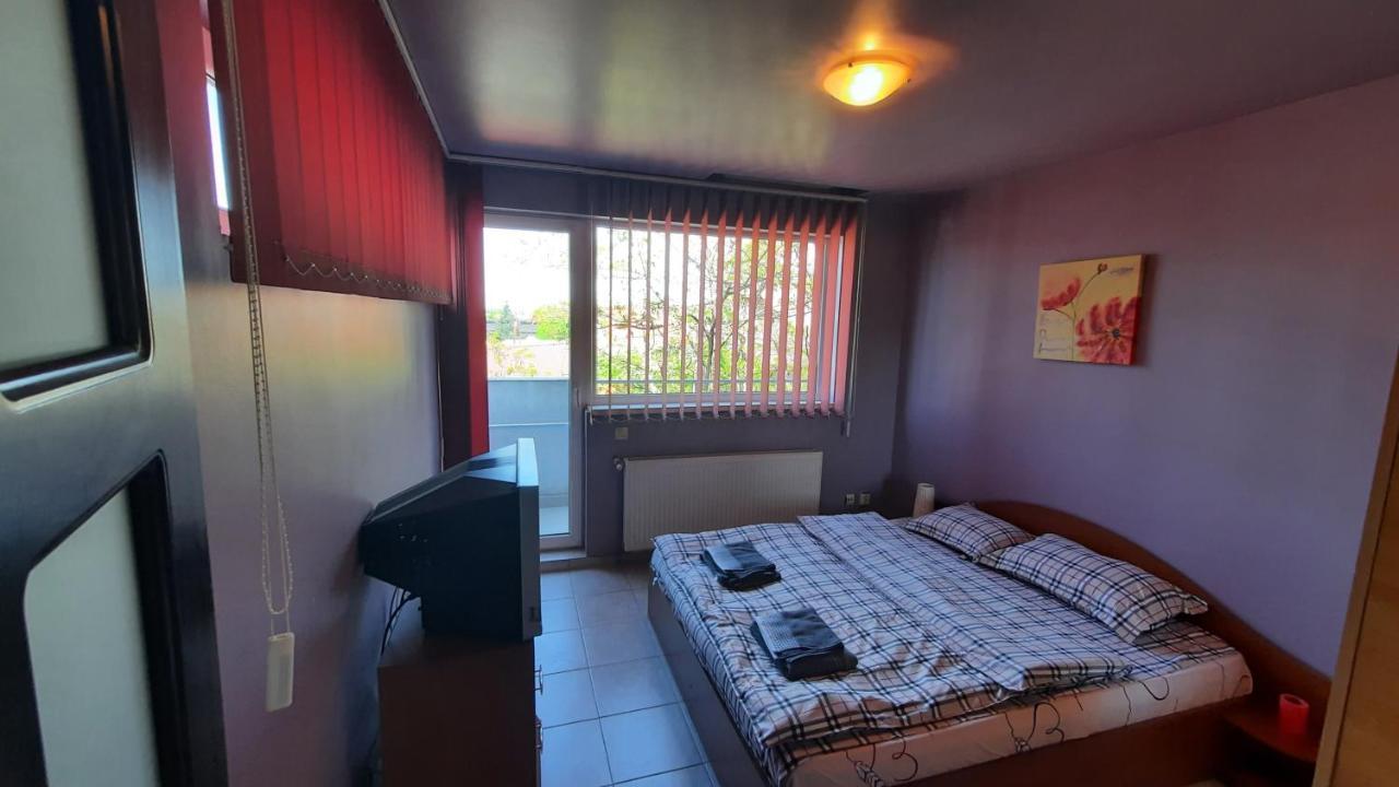 Spacious, Modern Condo In New Villa - Sleeps 6 บูคาเรสต์ ภายนอก รูปภาพ