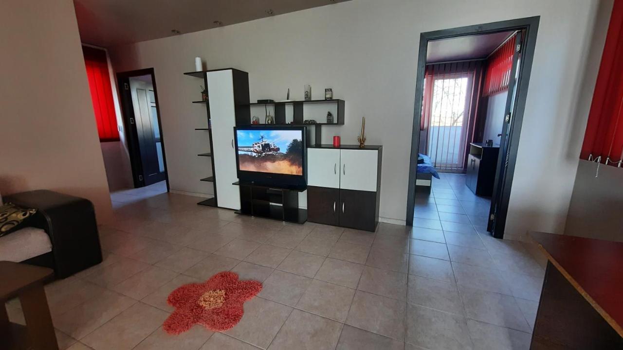 Spacious, Modern Condo In New Villa - Sleeps 6 บูคาเรสต์ ภายนอก รูปภาพ