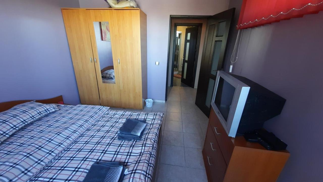 Spacious, Modern Condo In New Villa - Sleeps 6 บูคาเรสต์ ภายนอก รูปภาพ