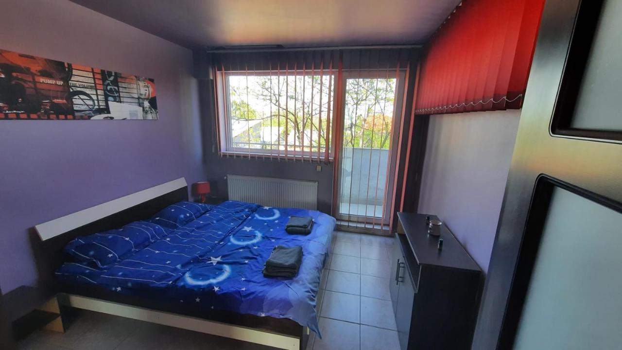 Spacious, Modern Condo In New Villa - Sleeps 6 บูคาเรสต์ ภายนอก รูปภาพ
