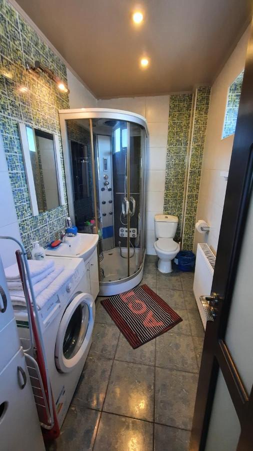 Spacious, Modern Condo In New Villa - Sleeps 6 บูคาเรสต์ ภายนอก รูปภาพ