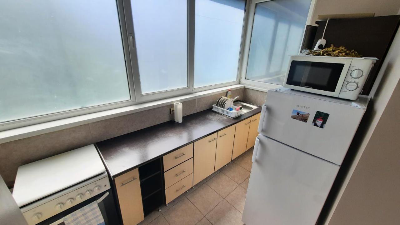 Spacious, Modern Condo In New Villa - Sleeps 6 บูคาเรสต์ ภายนอก รูปภาพ