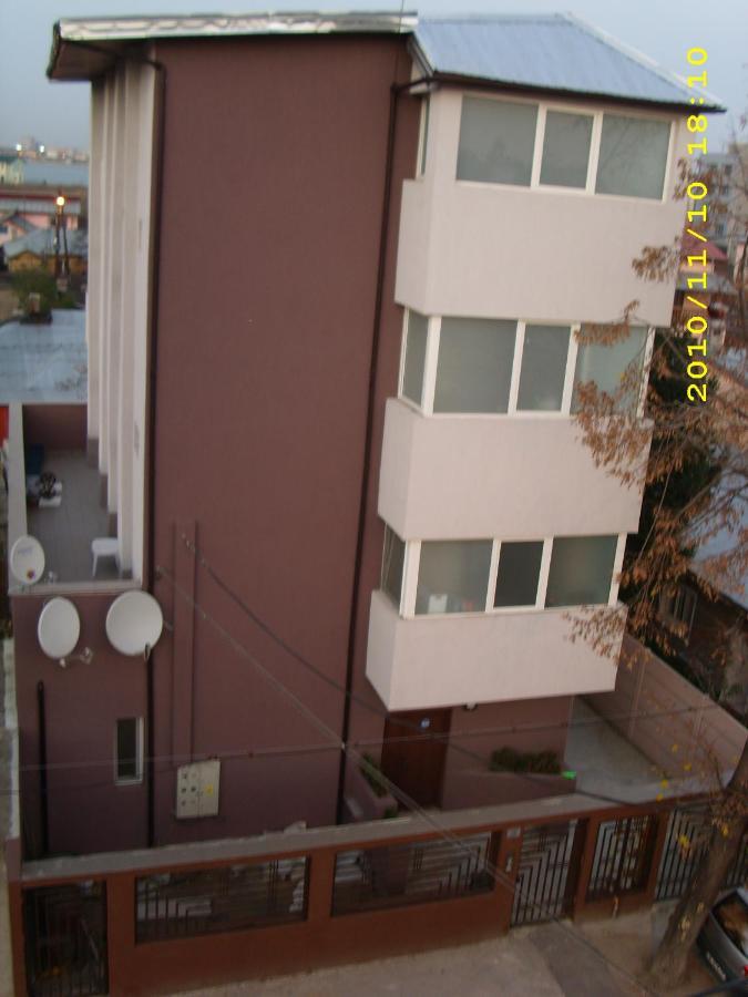 Spacious, Modern Condo In New Villa - Sleeps 6 บูคาเรสต์ ภายนอก รูปภาพ
