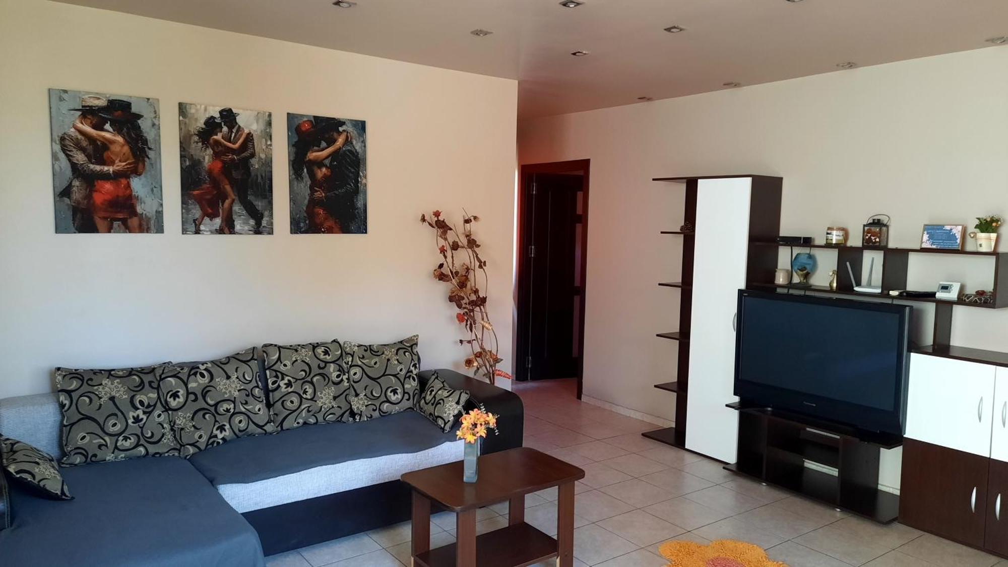 Spacious, Modern Condo In New Villa - Sleeps 6 บูคาเรสต์ ภายนอก รูปภาพ