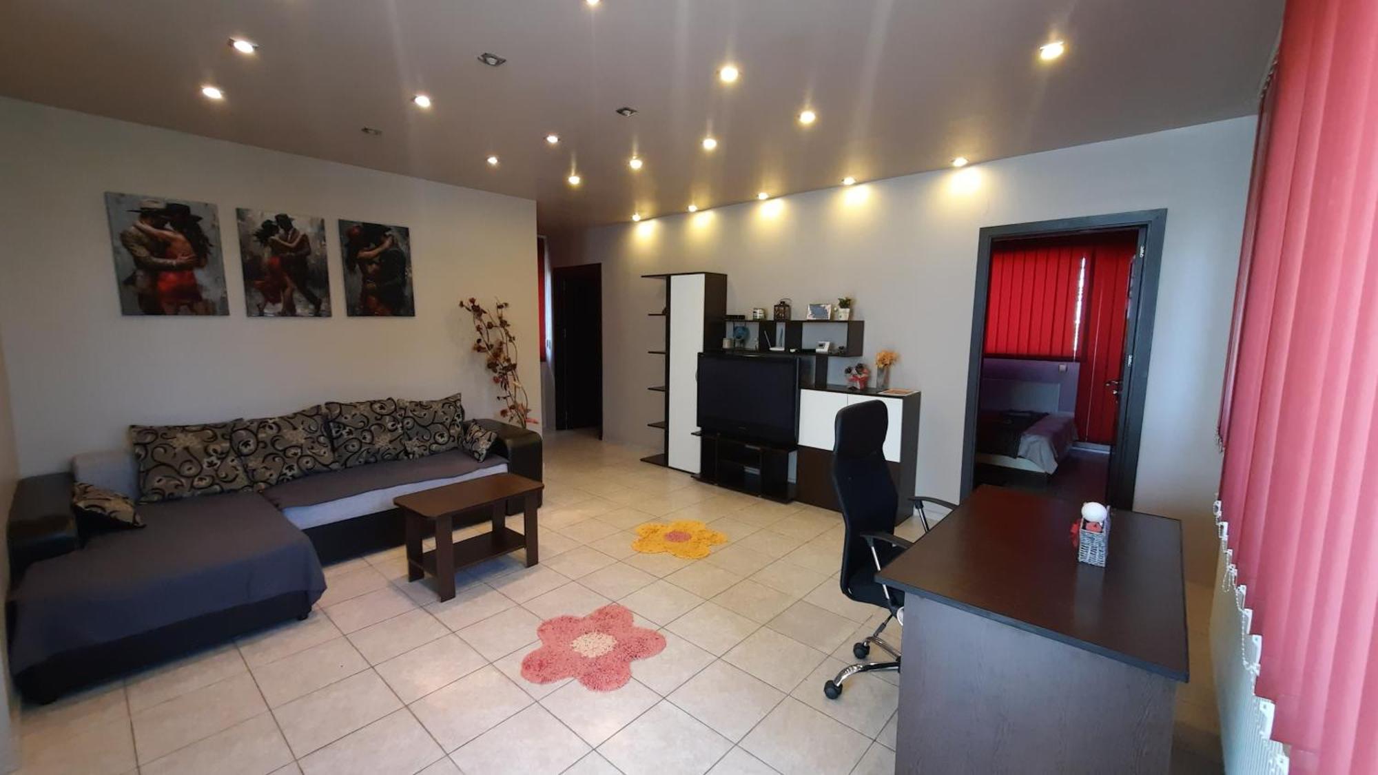 Spacious, Modern Condo In New Villa - Sleeps 6 บูคาเรสต์ ภายนอก รูปภาพ